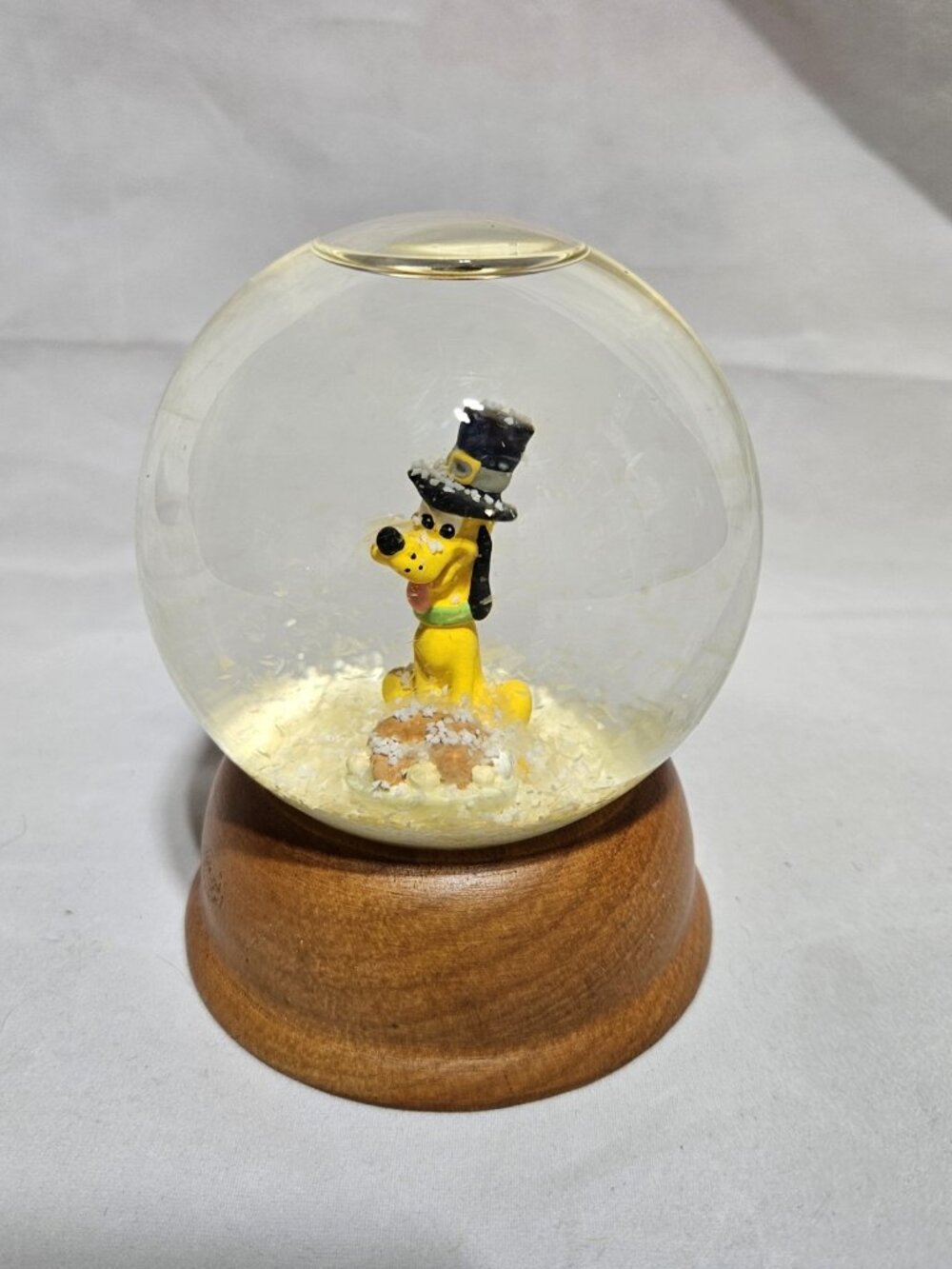 Disney NE Pluto Thanksgiving Holiday Crystal Snow Globe Vintage Limited Edition - Picture 1 of 12